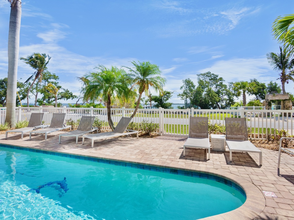 Poolside Loungers