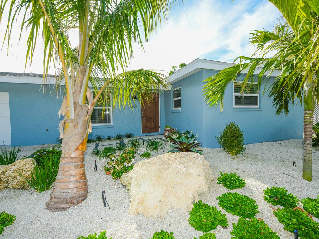 House Exterior of Bamboo Bungalow by AMI Locals
