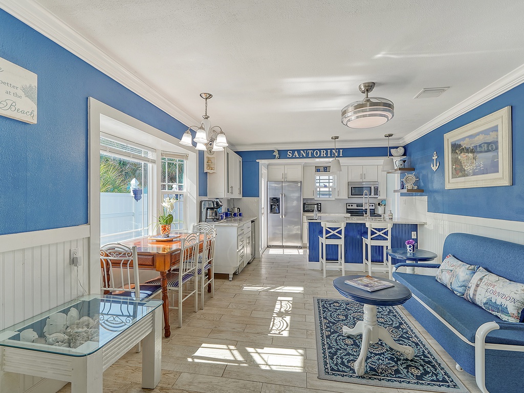 Indoor Lounge Space - AMI Accommodations