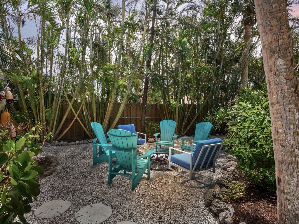 Outdoor Seating, Fire Pit