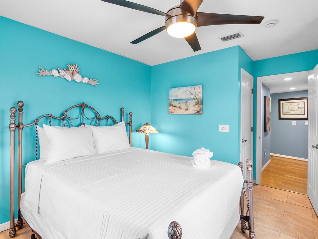 Third Bedroom, Queen