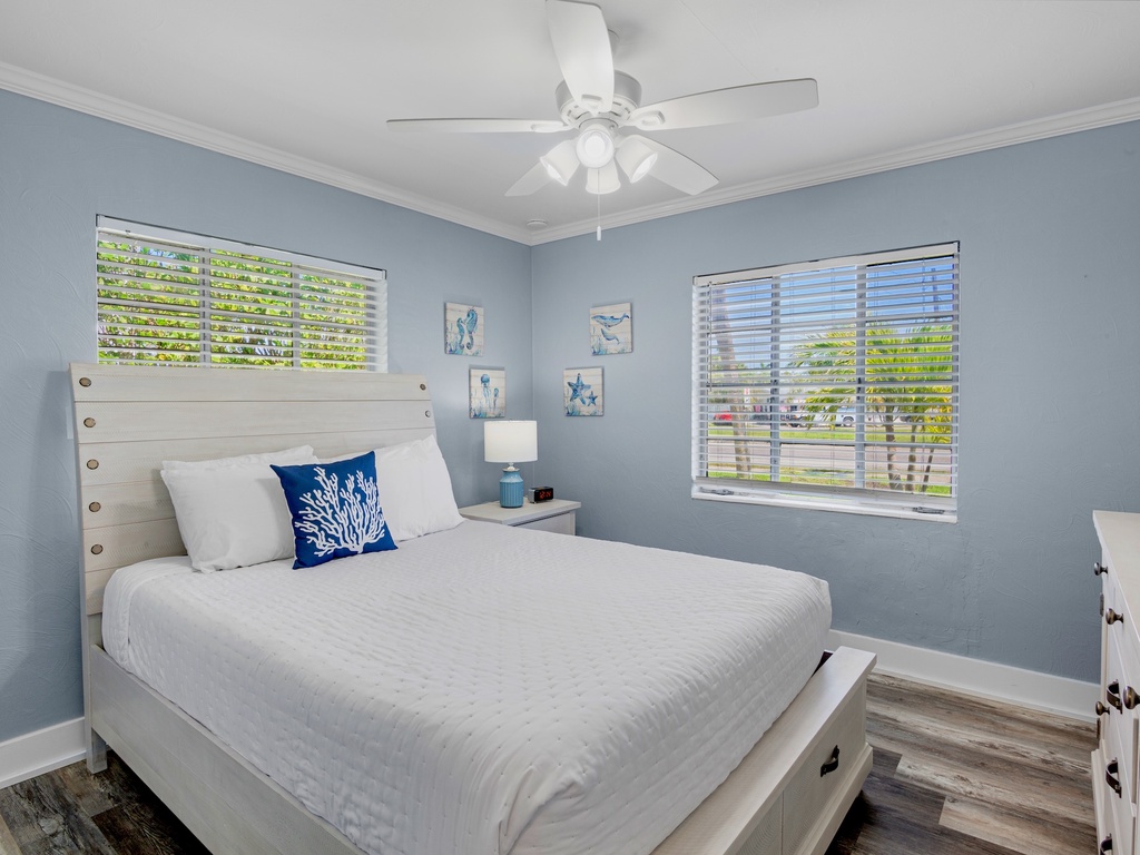 Primary Bedroom - Queen