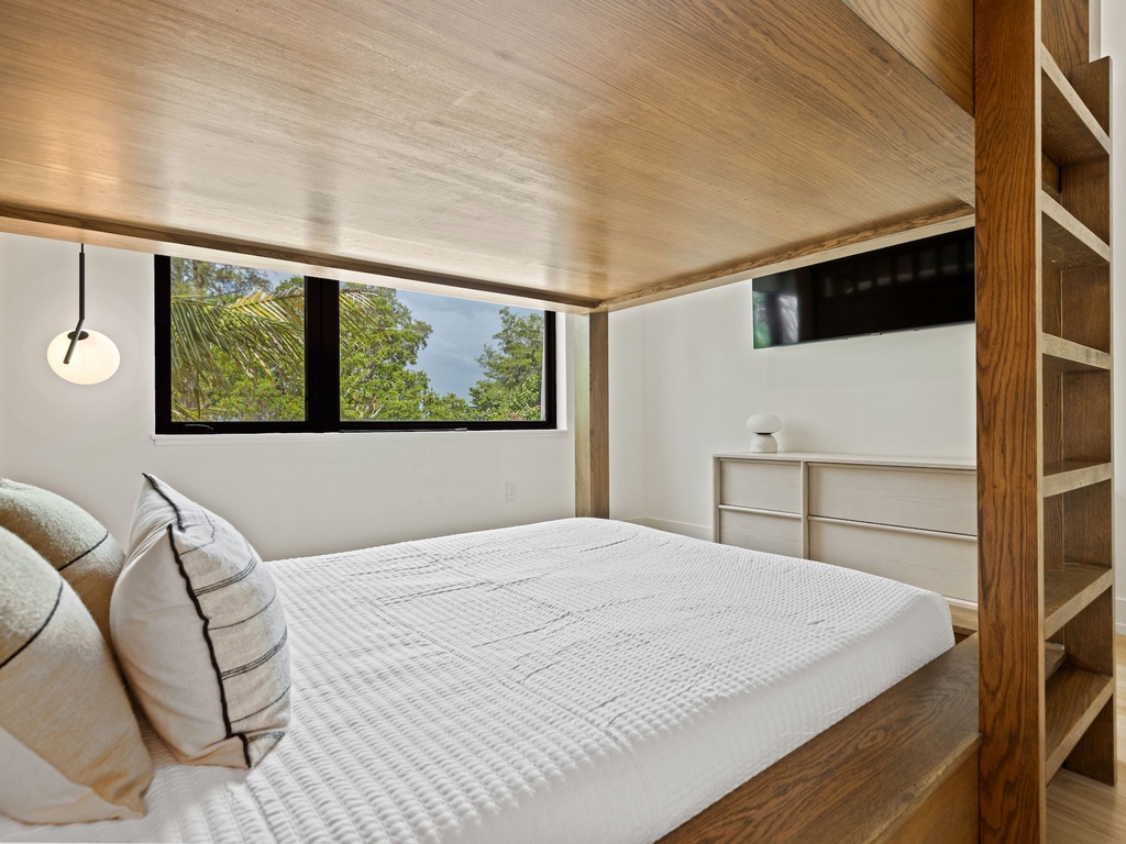 Fourth Bedroom, Queen/Queen Bunk