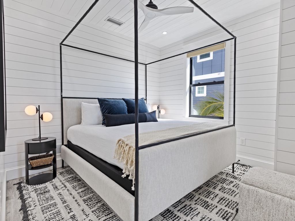 Second Bedroom, King