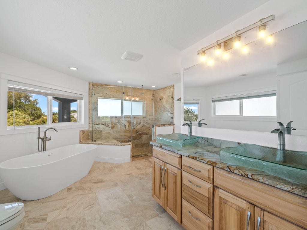 Primary Ensuite Bathroom with Soaking Tub