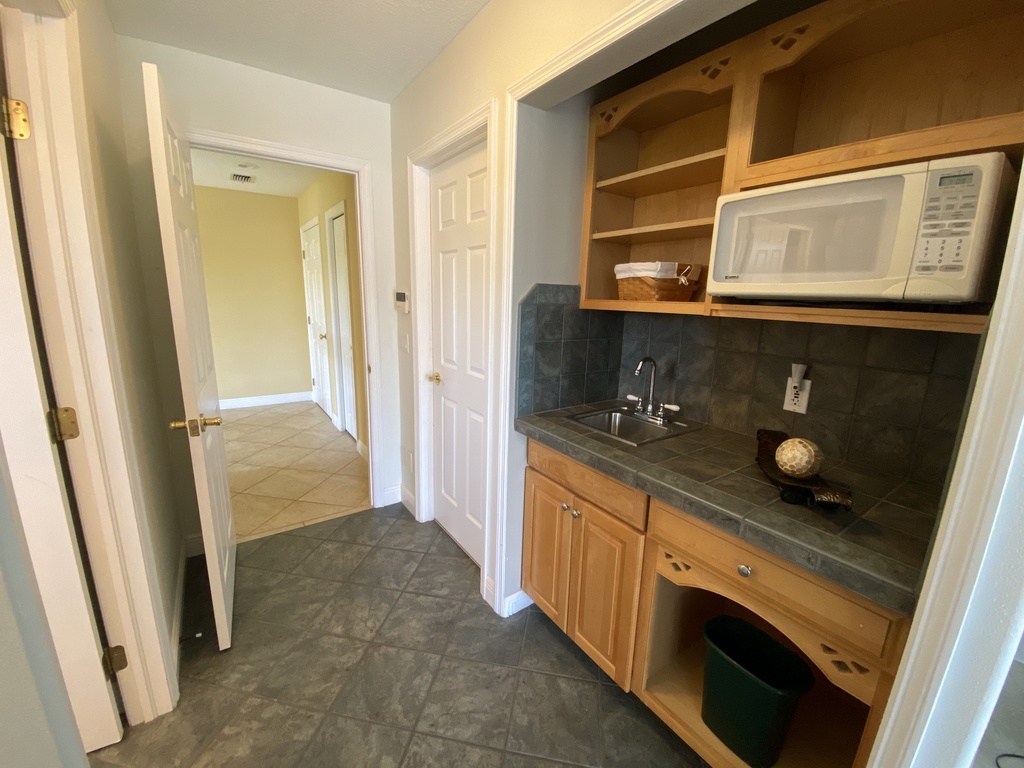 Primary Ensuite - Kitchenette