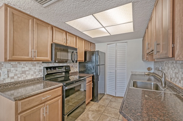 Dockside Bay Escape - AMI Locals