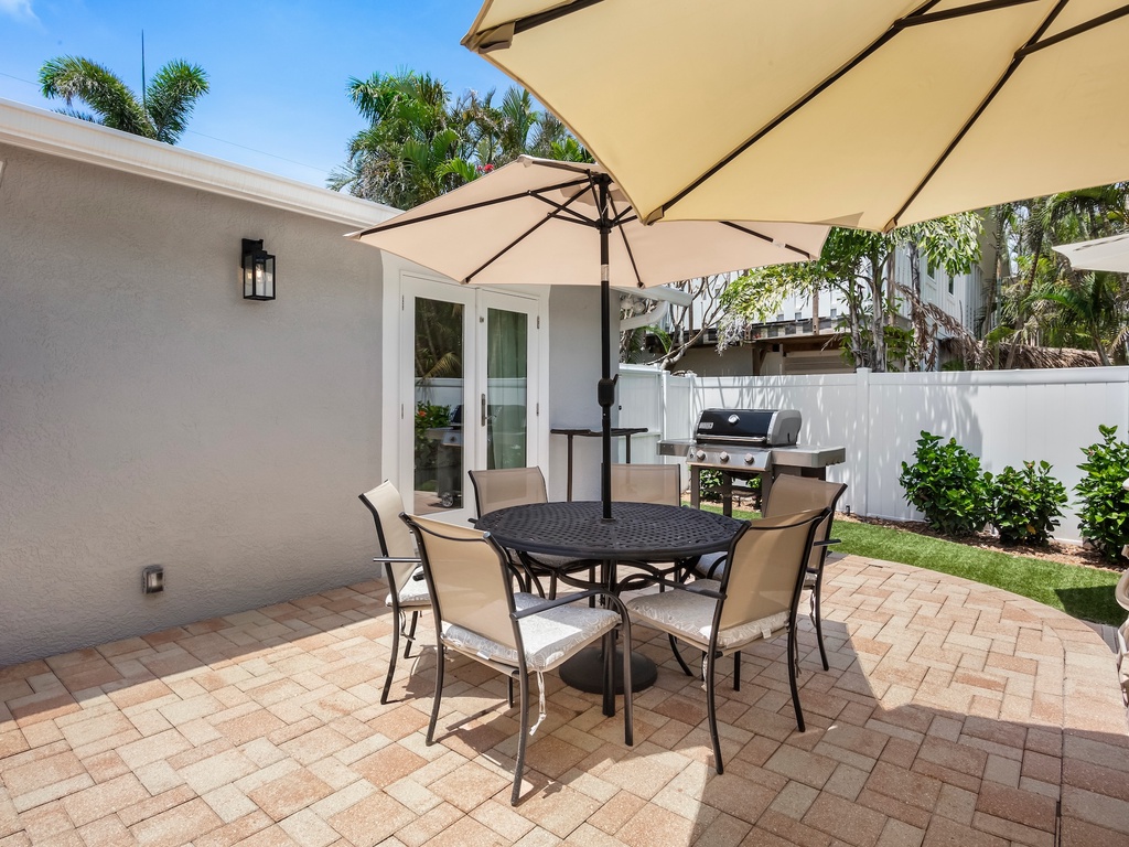 Outdoor Dining Area, Outdoor Grill