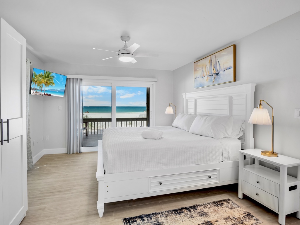 Primary Bedroom, King bed