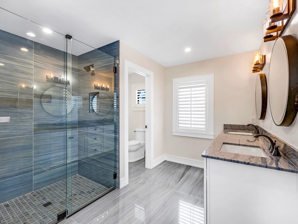 Bathroom with Rainshower