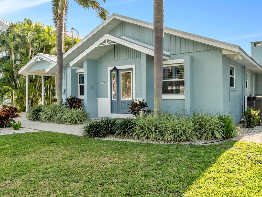 Jackie’s Cottage by Anna Maria Island Accommodations