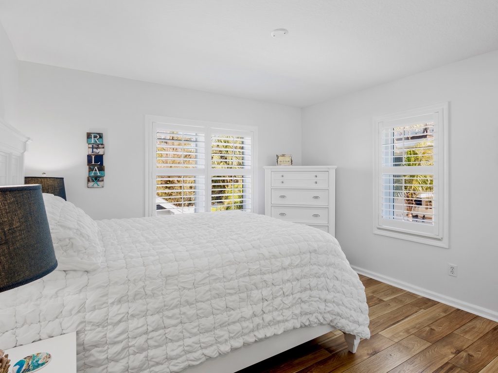 Fourth Bedroom, Queen