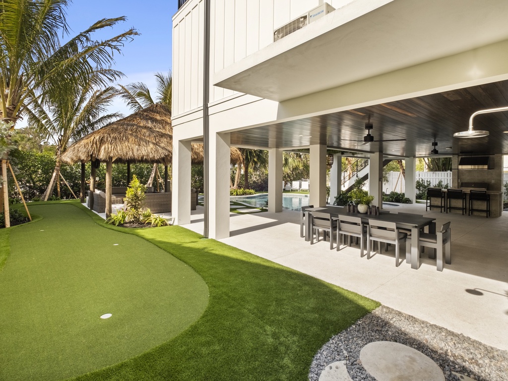 Private putting green