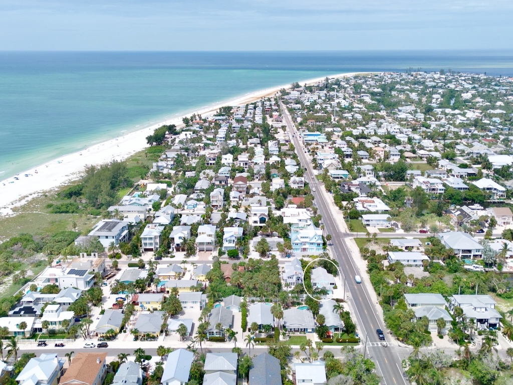 Gulf Shore Cottage by Anna Maria Island Accommodations