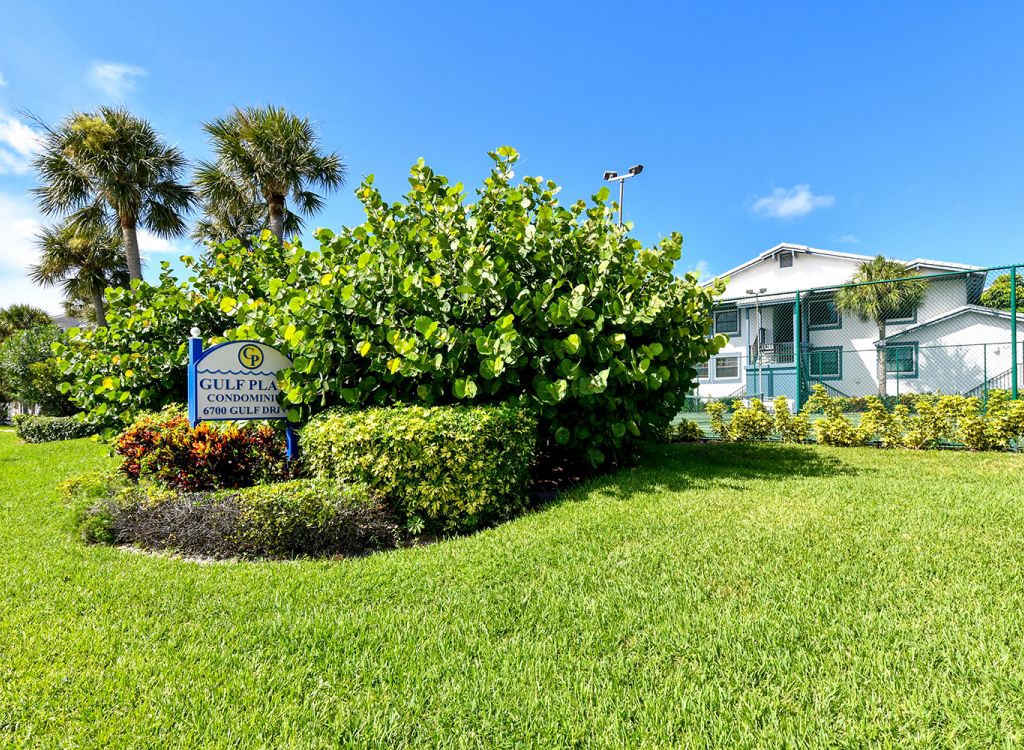 Gulf Place Grounds