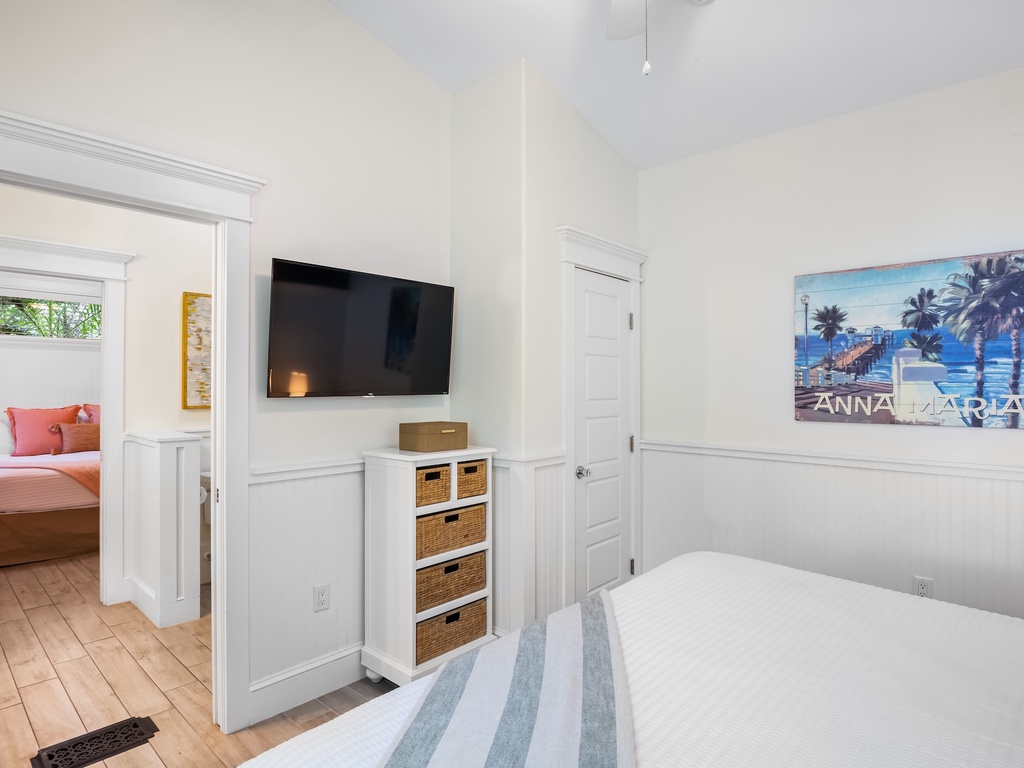 Eighth Bedroom, King, Guest House