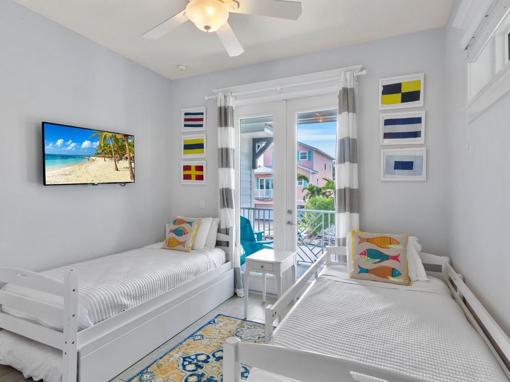 Third Bedroom, Two Twins