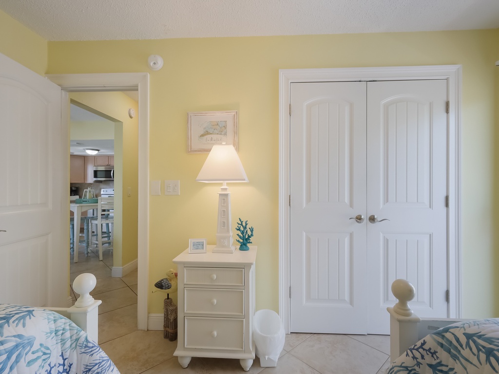 Second Bedroom - Two Twins