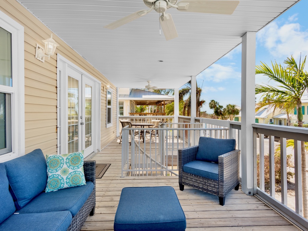 Main Floor Balcony, Lounge Area
