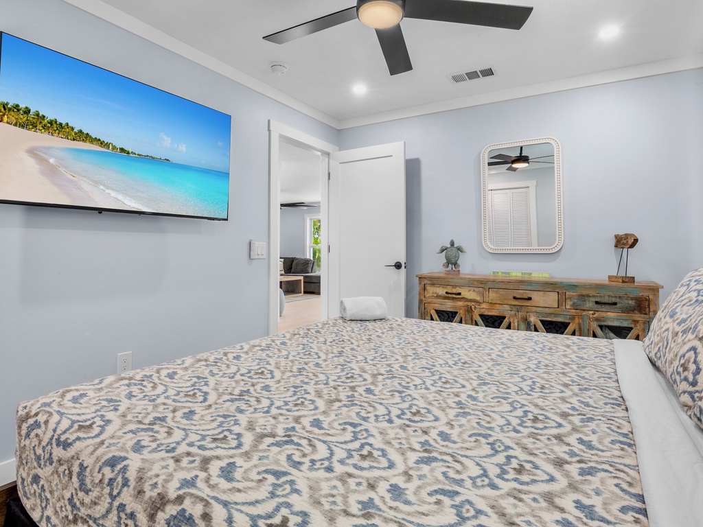 Primary Bedroom, Queen bed with TV