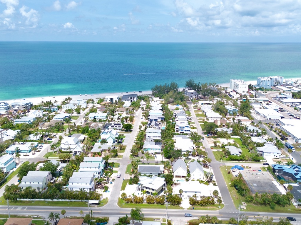 Seabreeze Cottage by Anna Maria Vacations