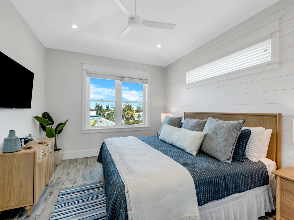 Second Bedroom - King