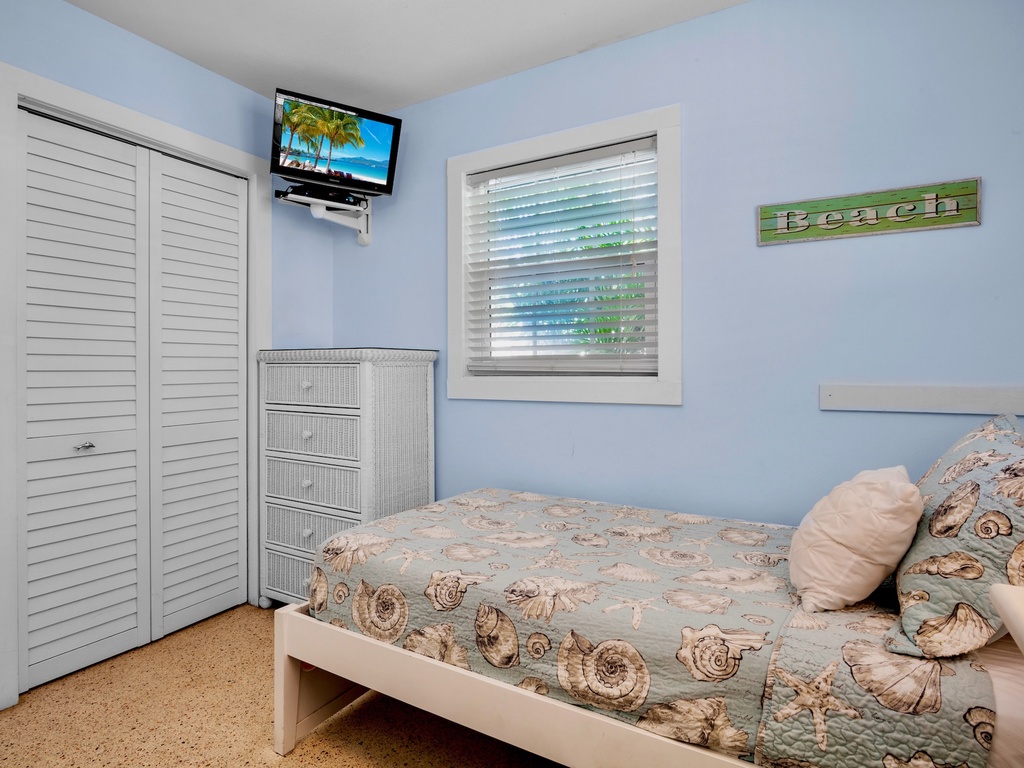 Second Bedroom - Two Twin Beds