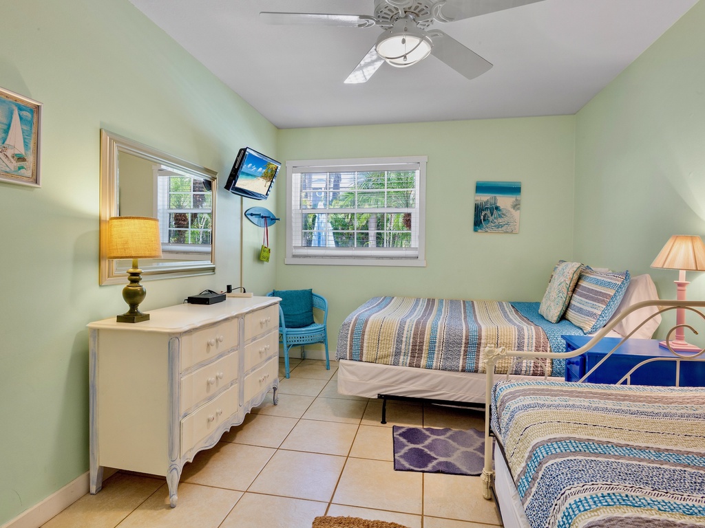 Second Bedroom, Two full beds