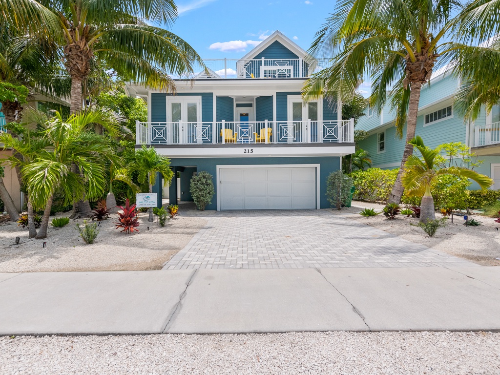 Exterior of Tahiti Bay - By AMI Locals