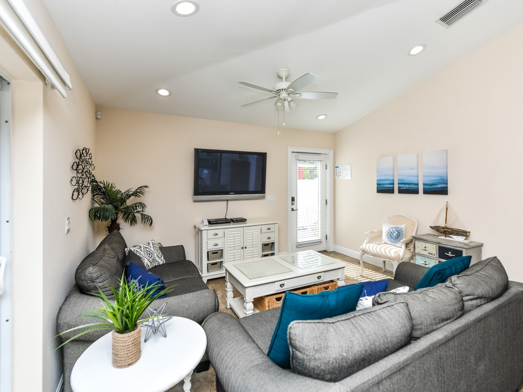 Living Area, West Unit