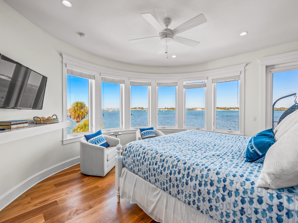 Primary Bedroom, King