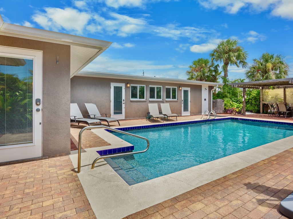 Private Pool with Sun Loungers