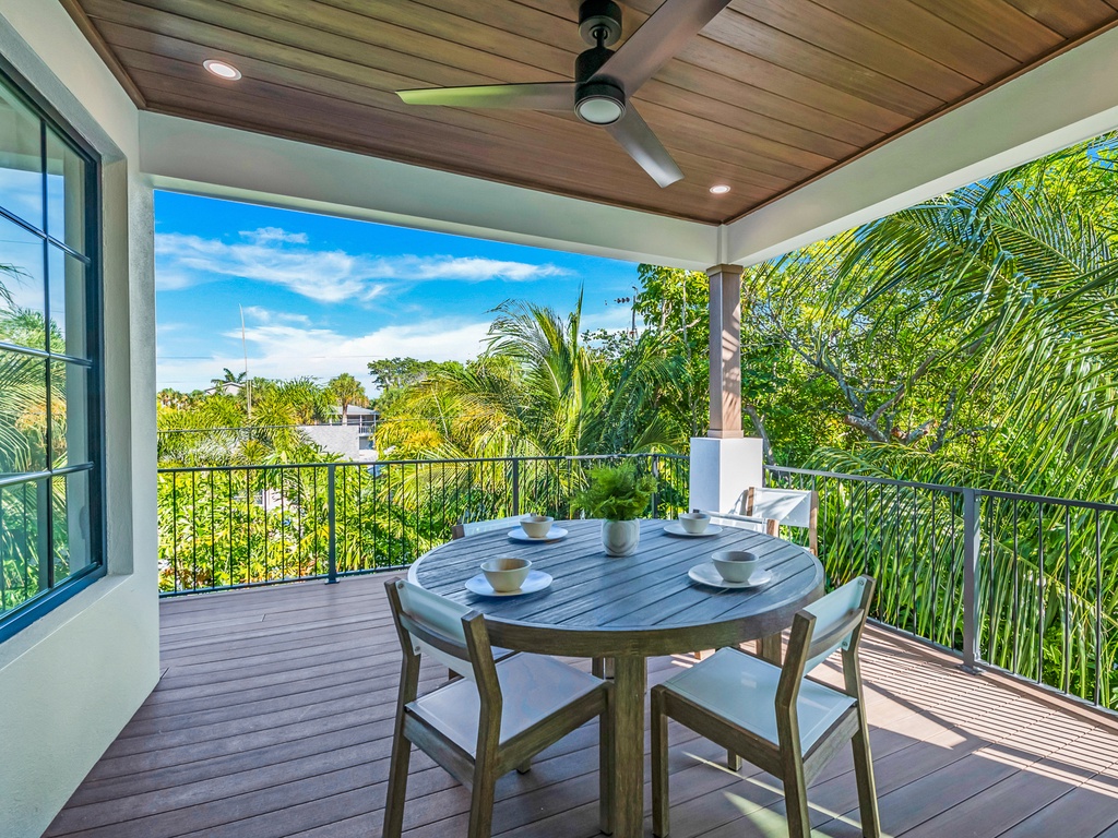 Balcony - Outdoor Dining