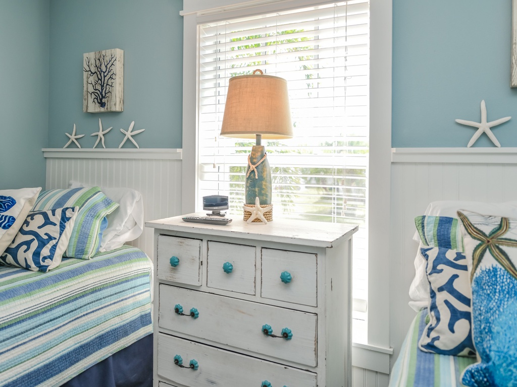 Third Bedroom - Two Twins