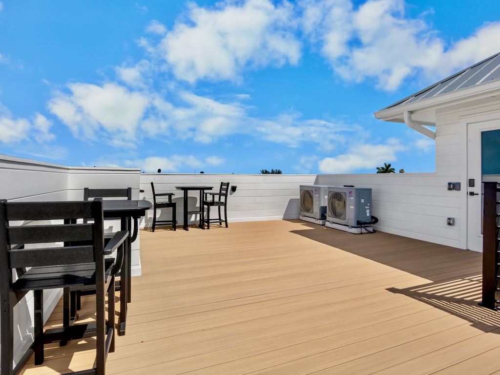 Rooftop Lounge and Panoramic Views