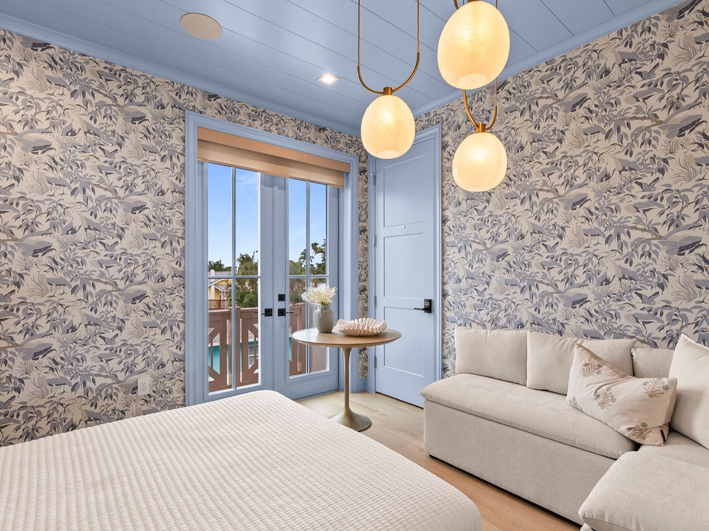 Multi-Functional Fifth Room with Queen Murphy Bed