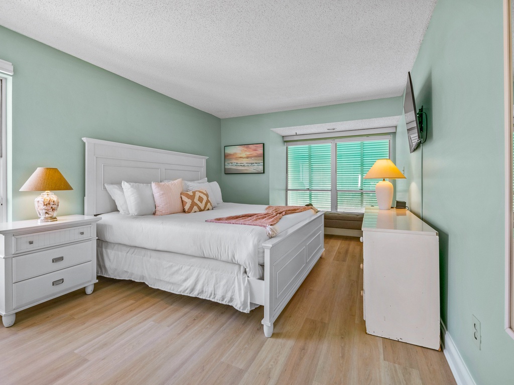 Second Bedroom, King