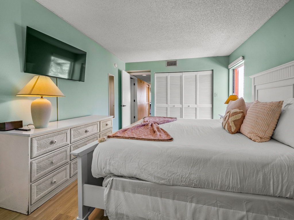 Second Bedroom, King