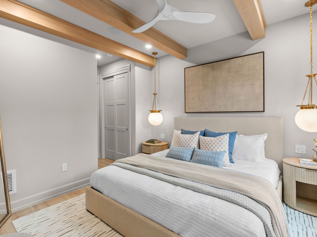 Second Bedroom, King Bed, Ensuite Bath