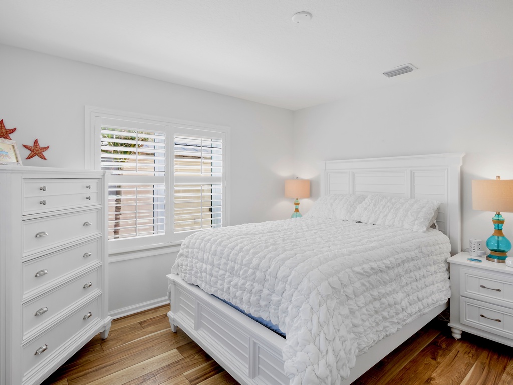 Third Bedroom, Queen