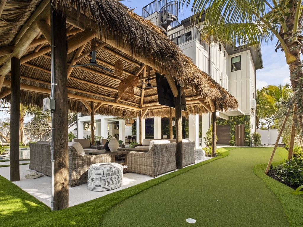 Private putting green