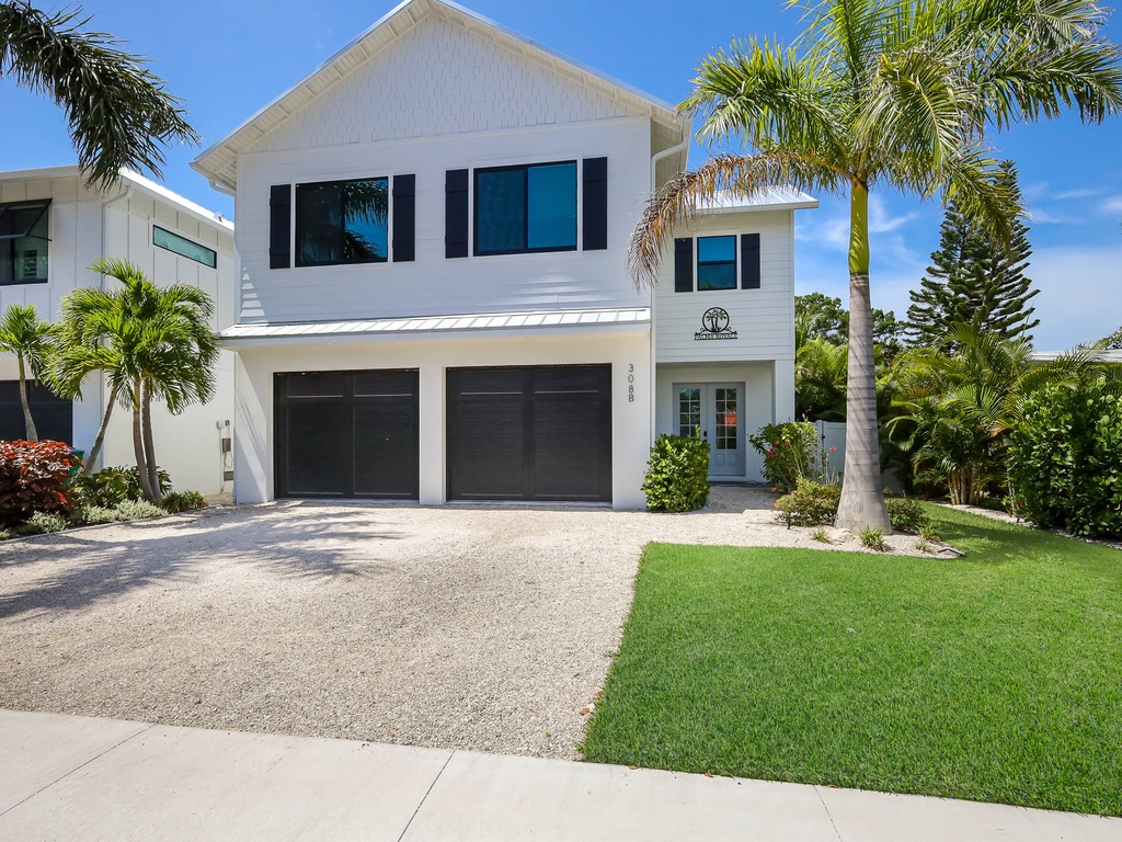 Three Little Birds Cottage by Anna Maria Island Accommodations