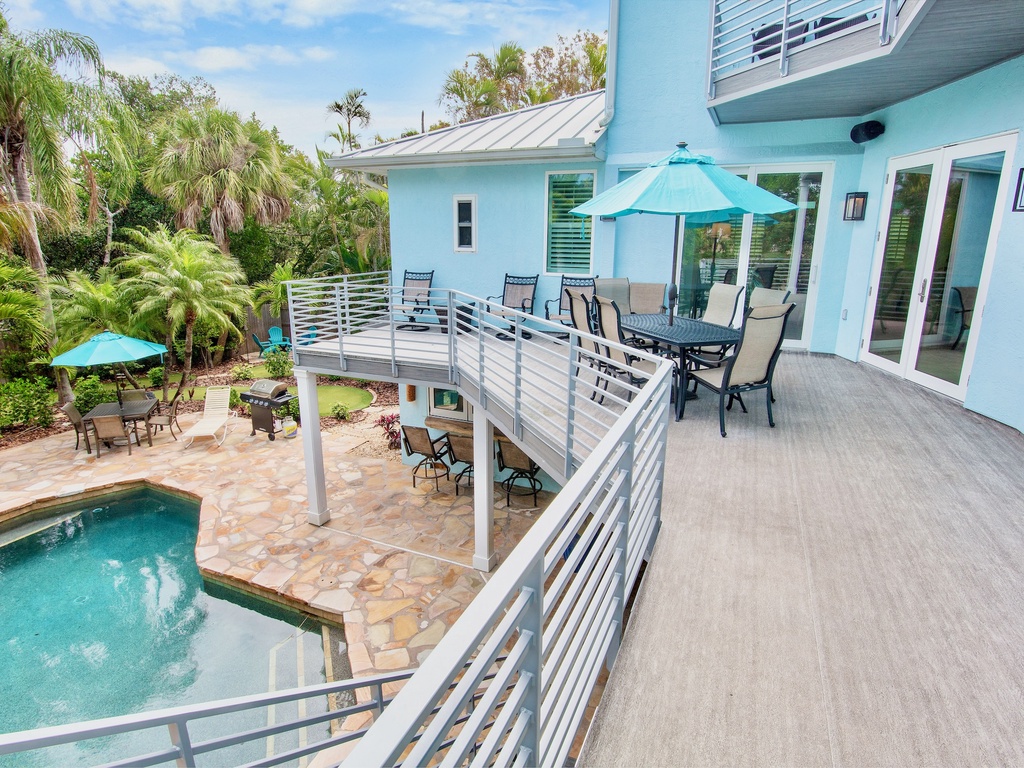 Outdoor Seating Overlooking Pool