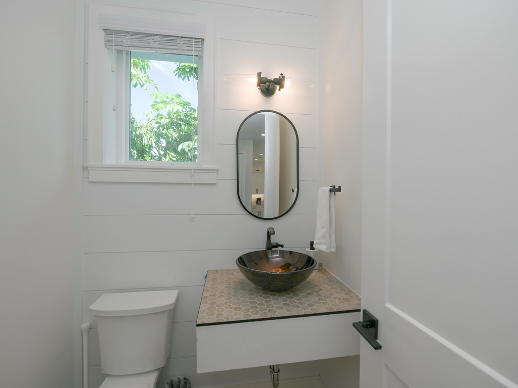 Hallway Bathroom - 2nd floor