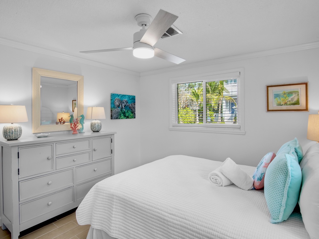 Second Bedroom, Queen