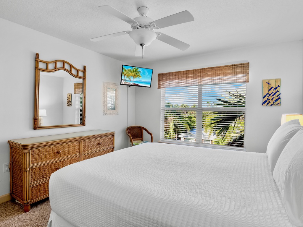 Second Bedroom, Queen bed