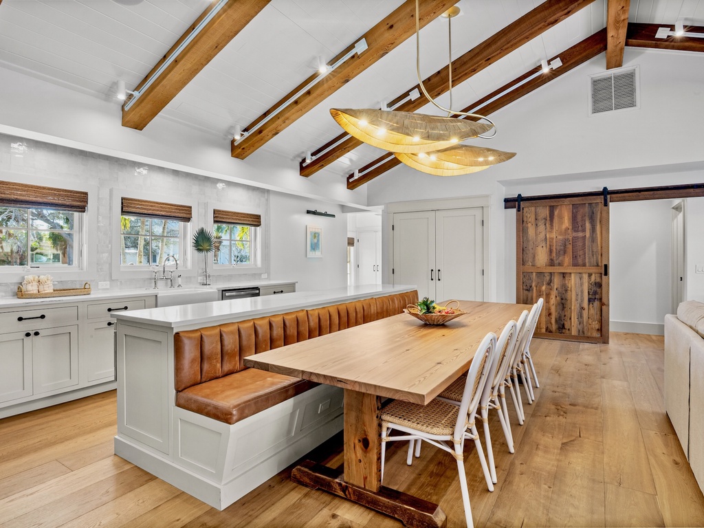 Large island and dining nook