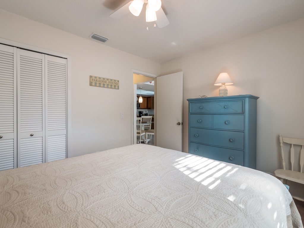 Second Bedroom - Queen