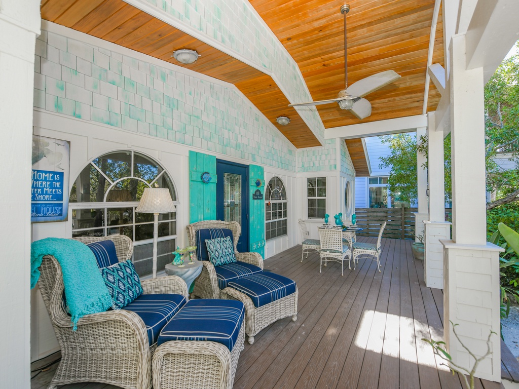 Front Porch Lounge Area