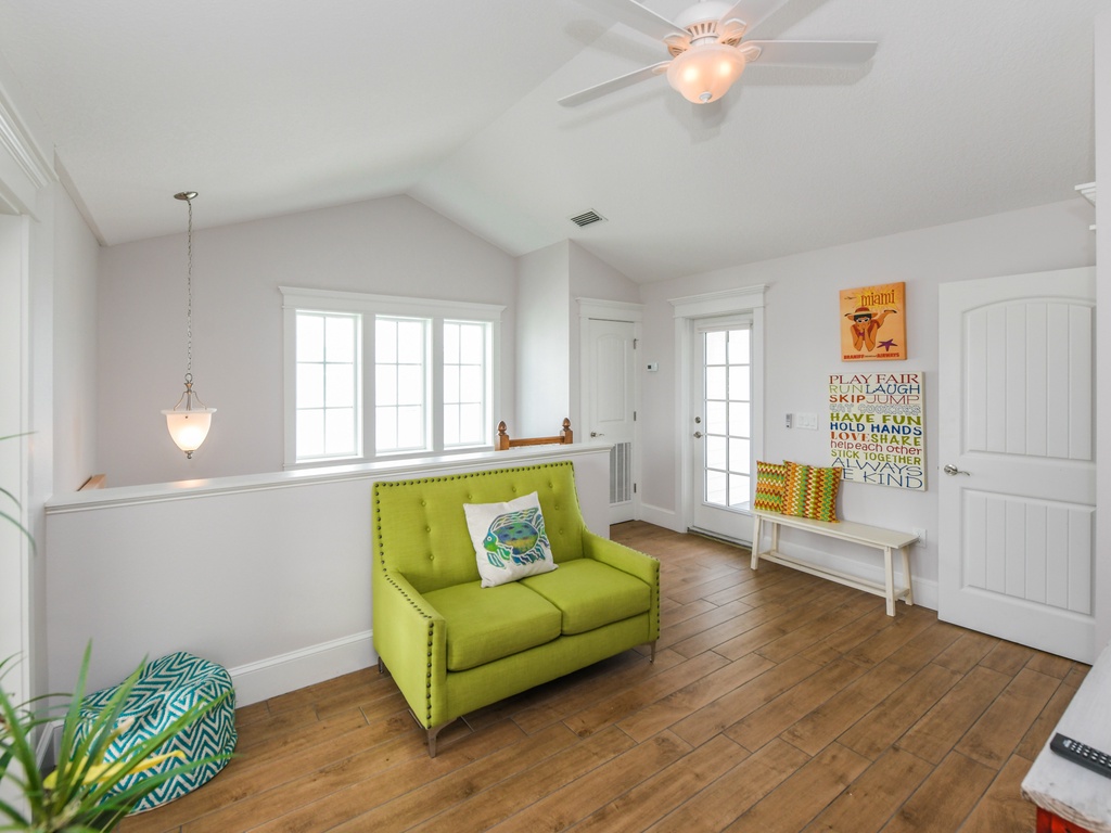 Upstairs Sitting Area, Montego Bay - AMI Locals